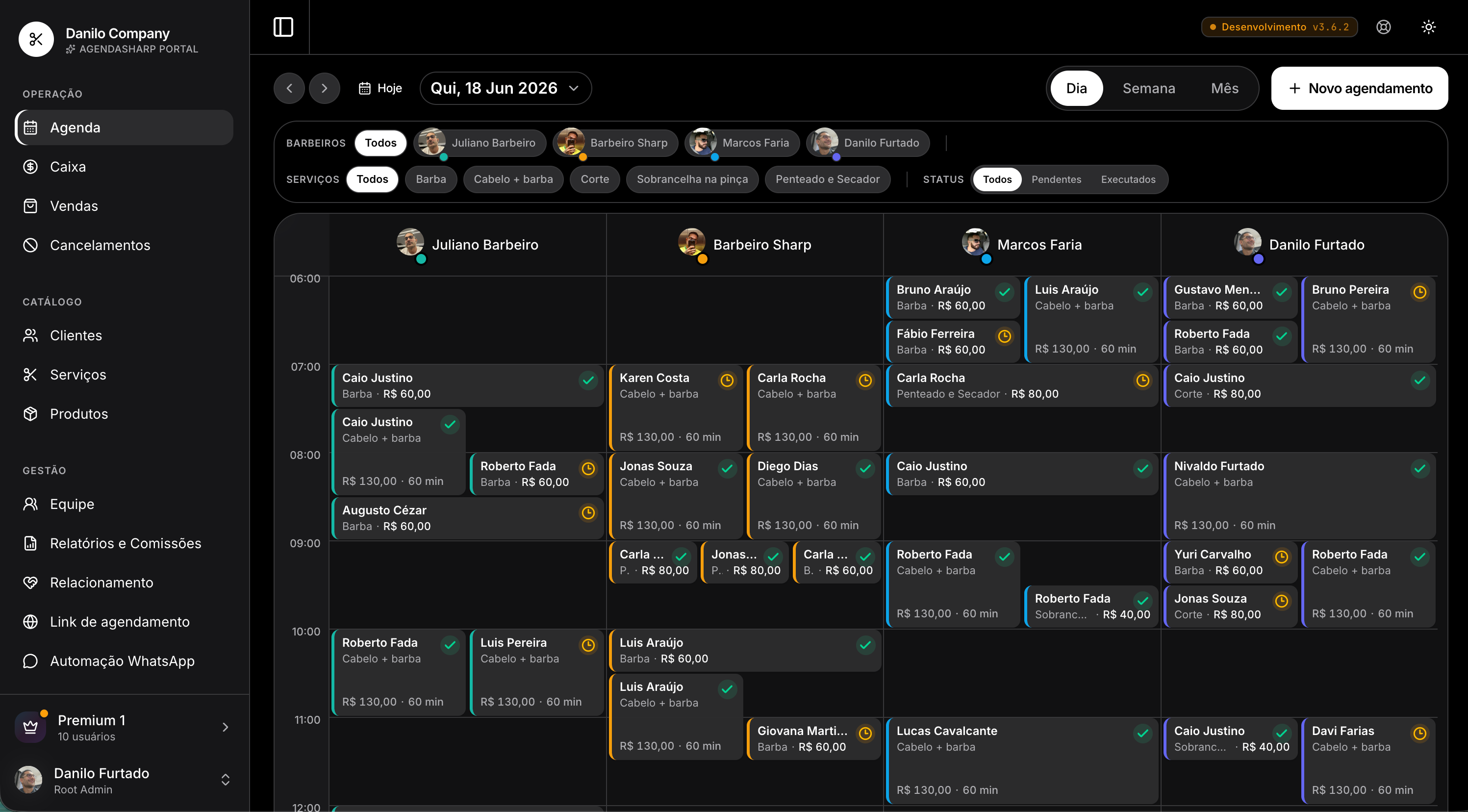 Agenda multi-profissional do AgendaSharp no portal web, com horários por profissional